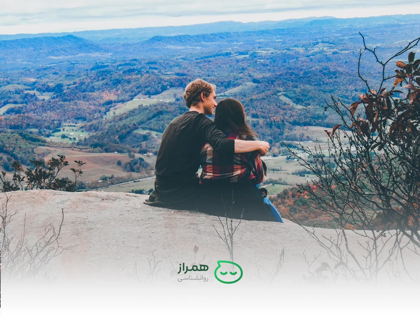 Couple sitting on mountain cliff – emotional intimacy and relationship harmony – Hamraz Psychology
